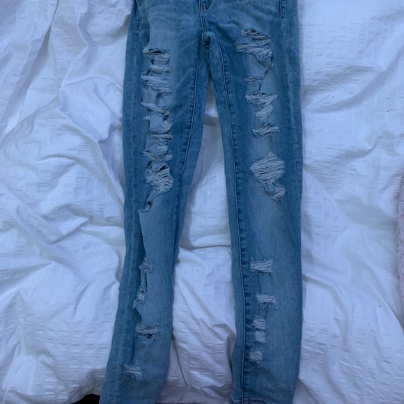 Very ripped light wash jeans! - Picture 1 of 4